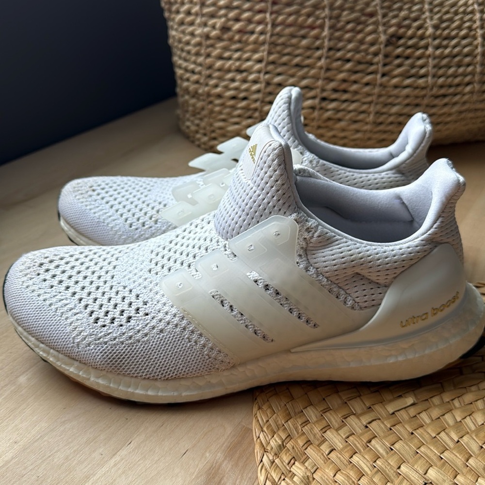 ADIDAS • ULTRABOOST